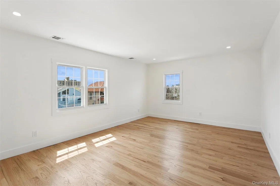 Photo of 449 W Beech Street