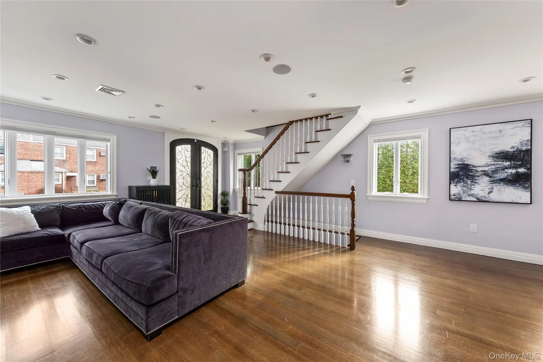 Photo of 15496 Riverside Drive