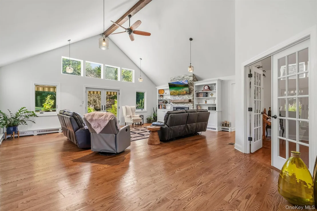 Photo of 12 Whitefield Avenue