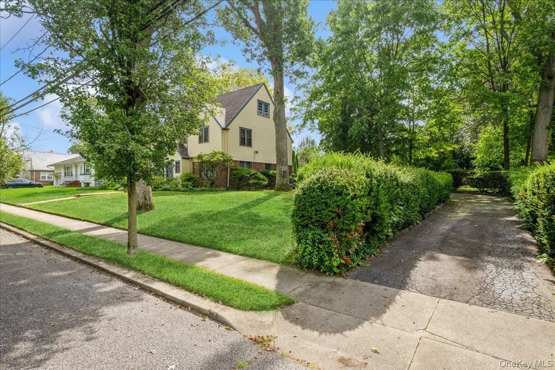 Photo of 187 Moore Avenue
