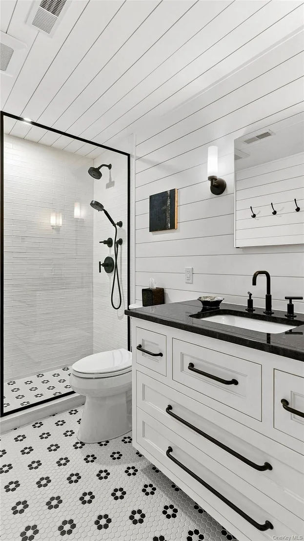 Photo of 1114 Barrett Circle W