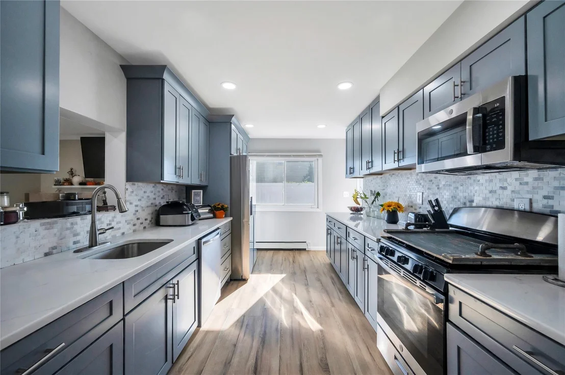 Photo of 141 Root Avenue