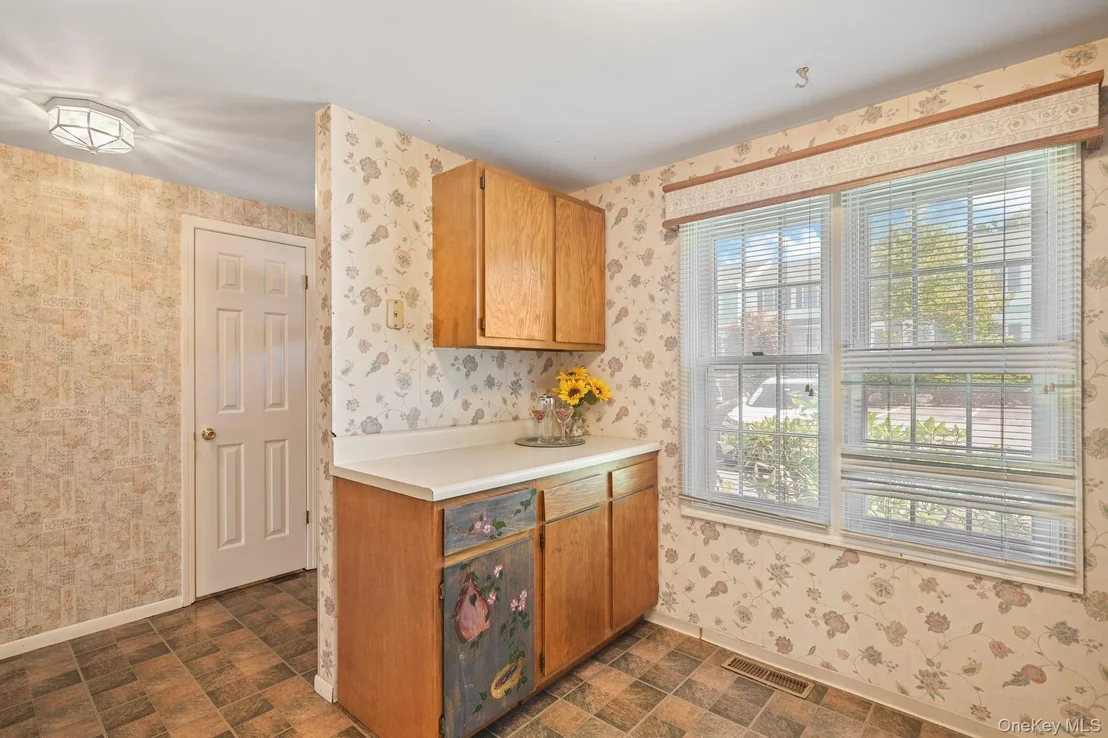 Photo of 105 Williamsburg Drive