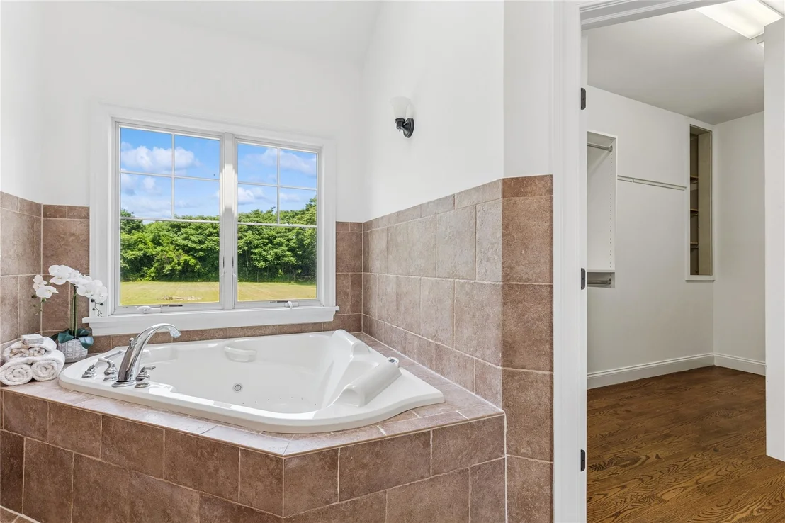 Photo of 1465 Ackerly Pond Lane