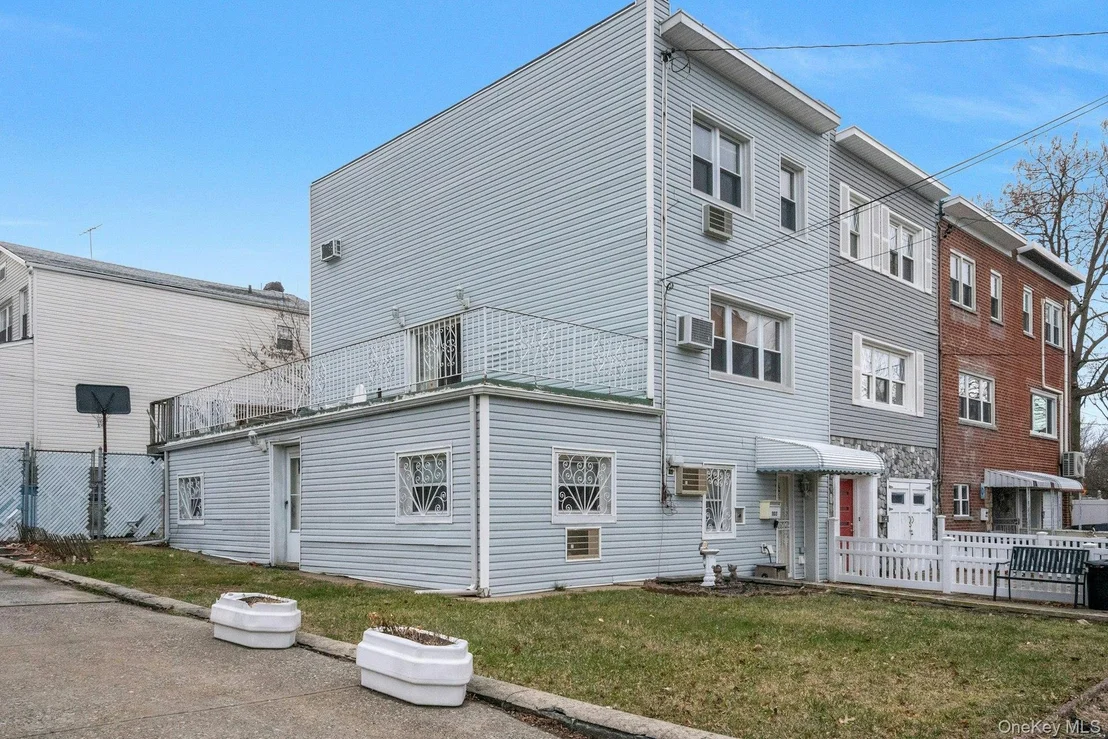 Photo of 1103 Stadium Avenue
