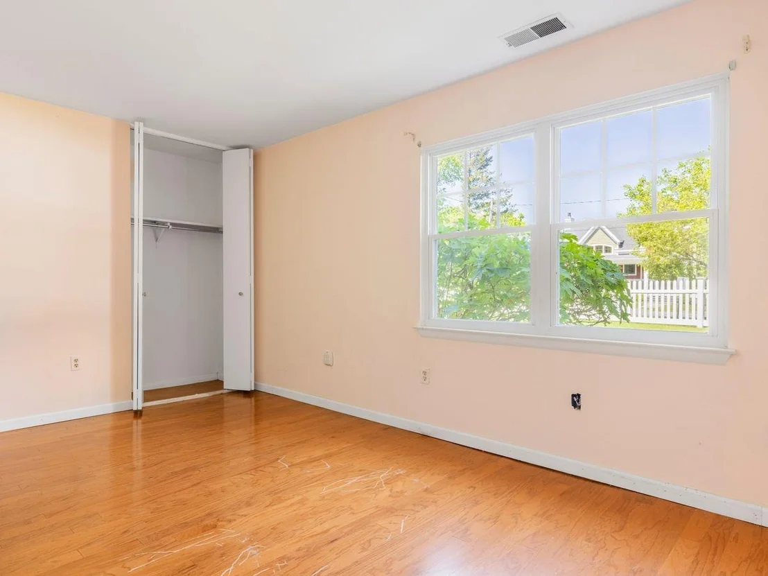 Photo of Unit B at 902 Commons Way