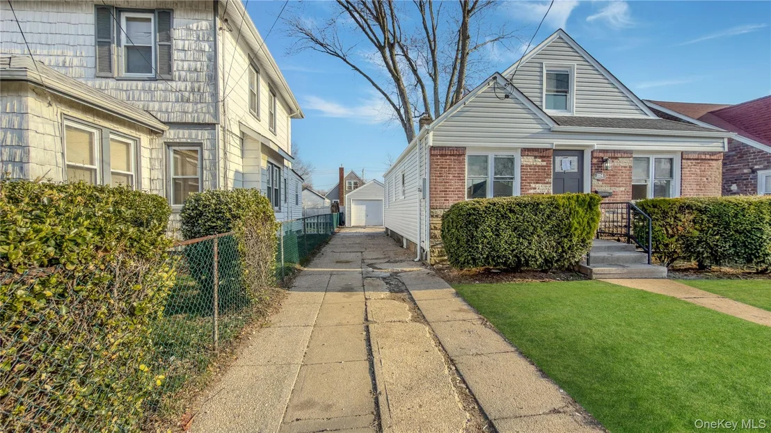 Photo of 224 Windsor Parkway