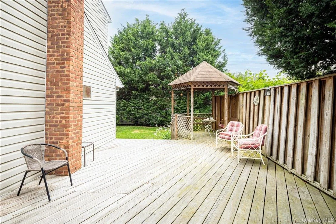 Photo of 10 Seneca Drive