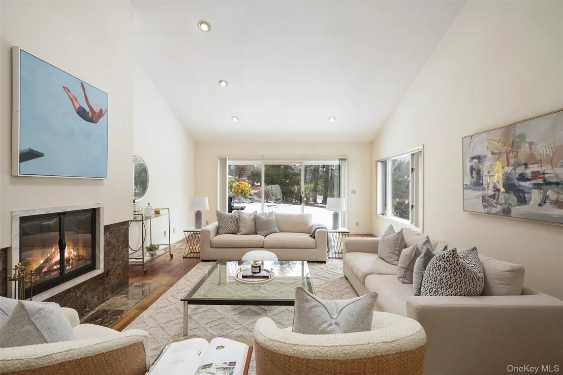 Photo of 14 Lakeside Drive