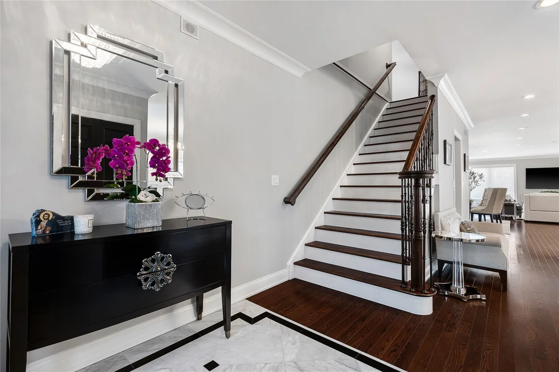 Photo of 1466 Dwight Place