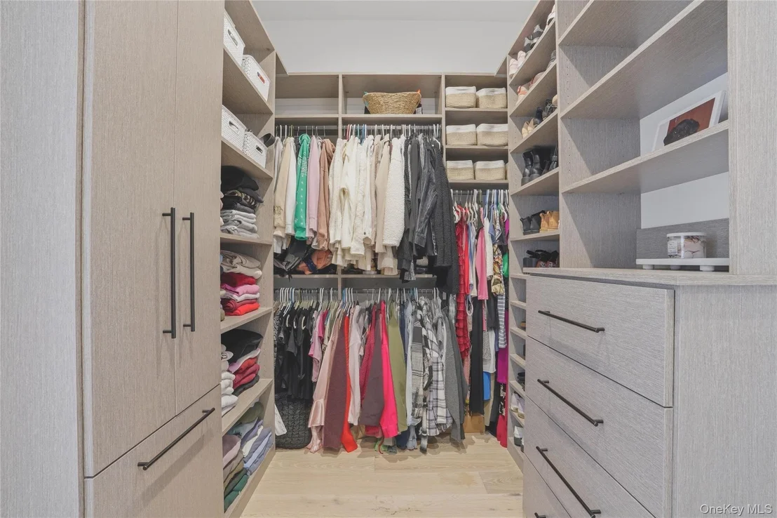Photo of 400 Bruyn Turnpike