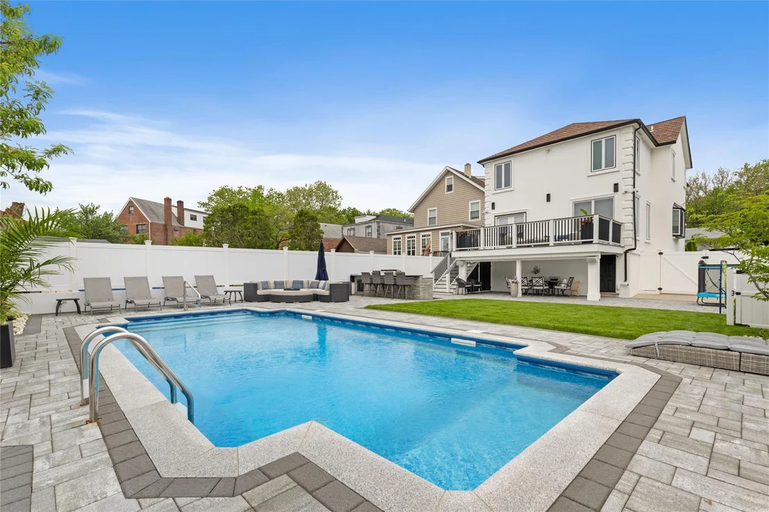 Photo of 1466 Dwight Place