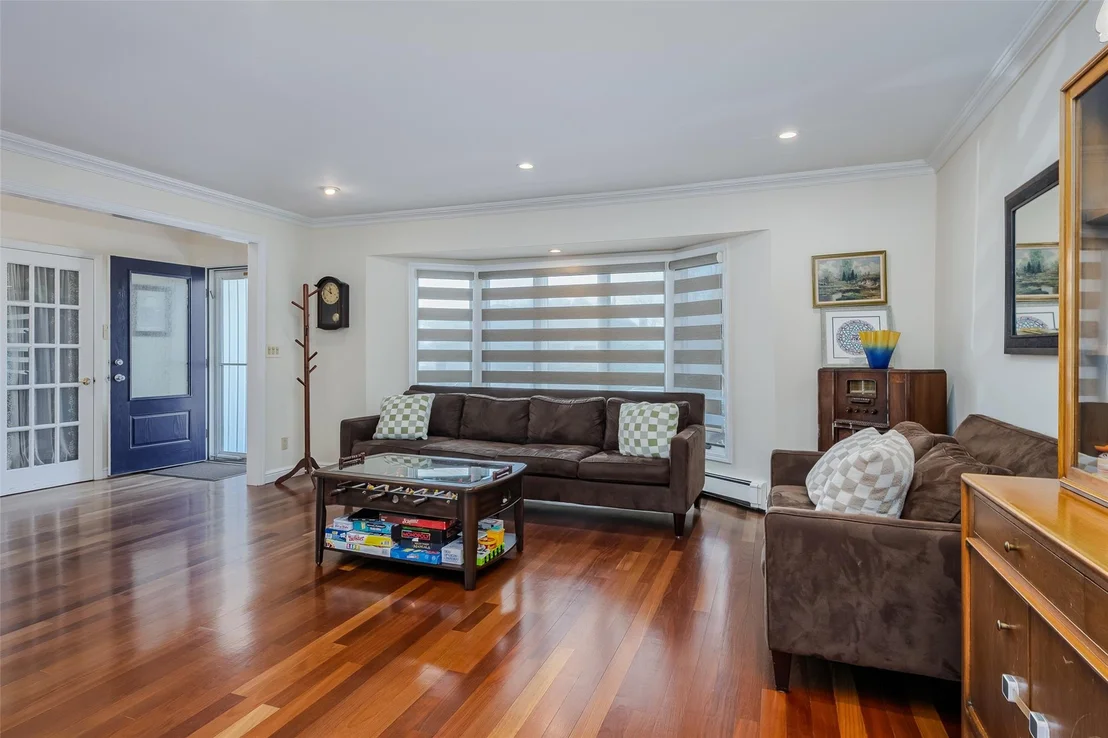 Photo of 42 Hollywood Drive