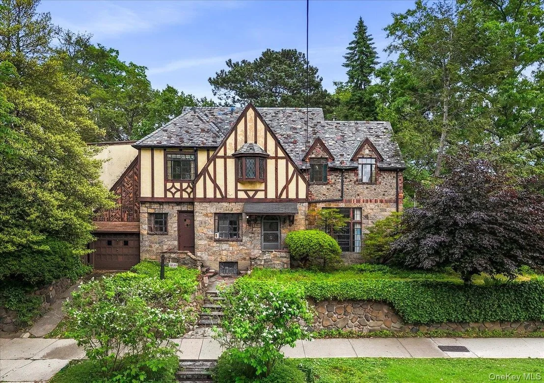 Photo of 32-29 Parsons Boulevard