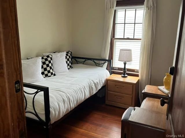 Photo of 10 Oakwood Boulevard