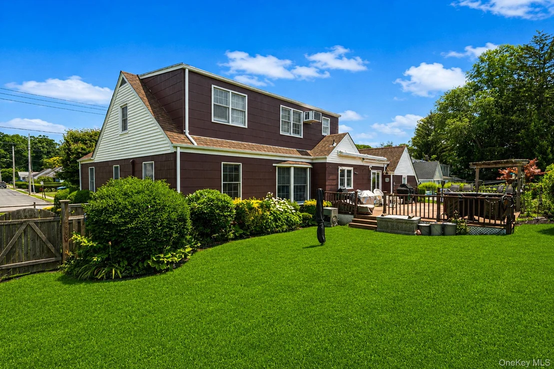 Photo of 112 Lawrence Avenue