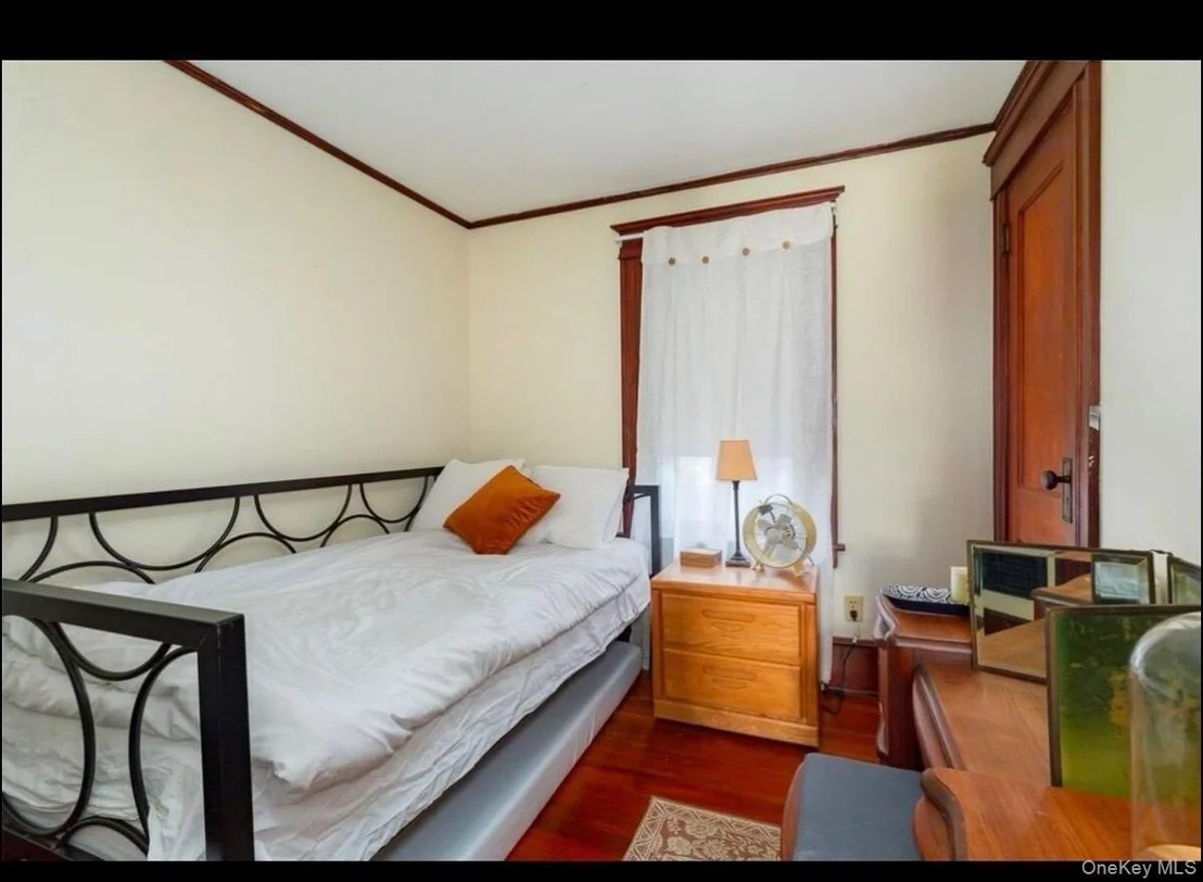 Photo of 10 Oakwood Boulevard