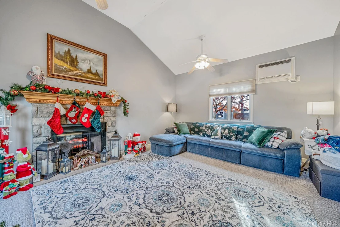 Photo of 32 Rockledge Drive