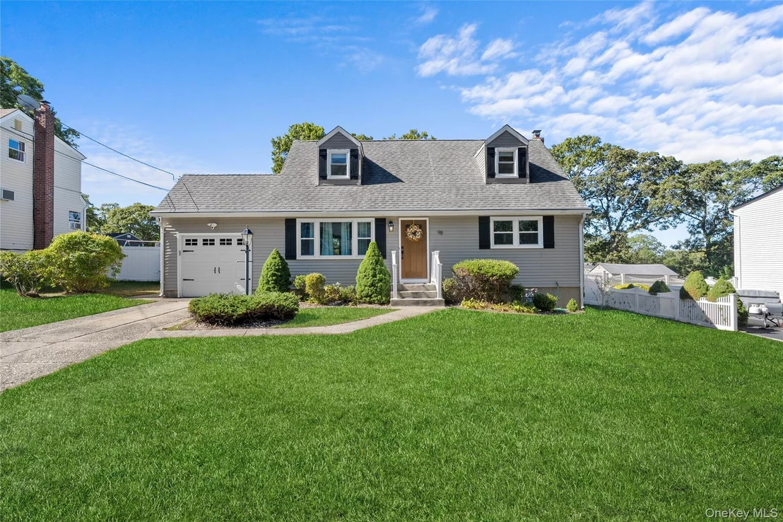 Photo of 98 Paula Boulevard