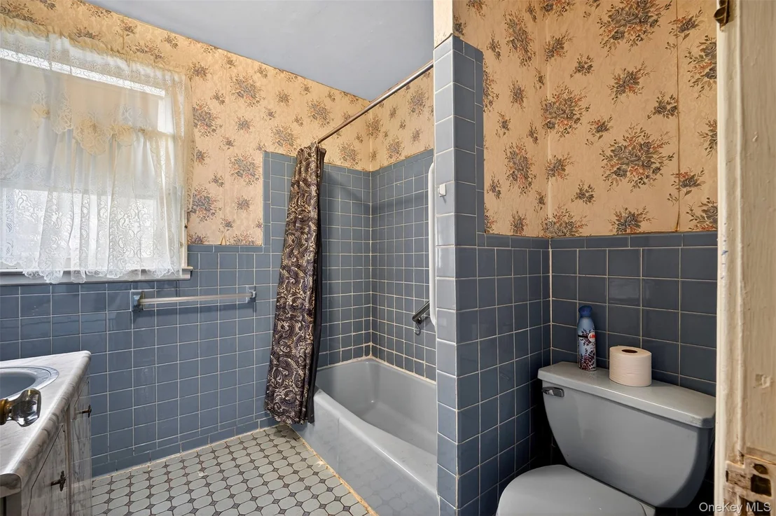 Photo of 3512 Utopia Parkway