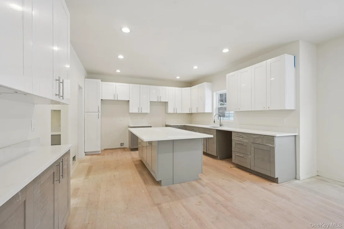 Photo of 14 Vargas (AKA 70 Jessup Ln) Circle