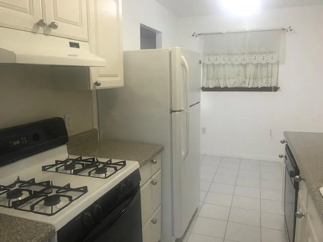Photo of Unit F at 901 Commons Way