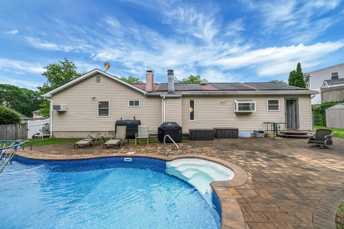 Photo of 8 Peconic Lane