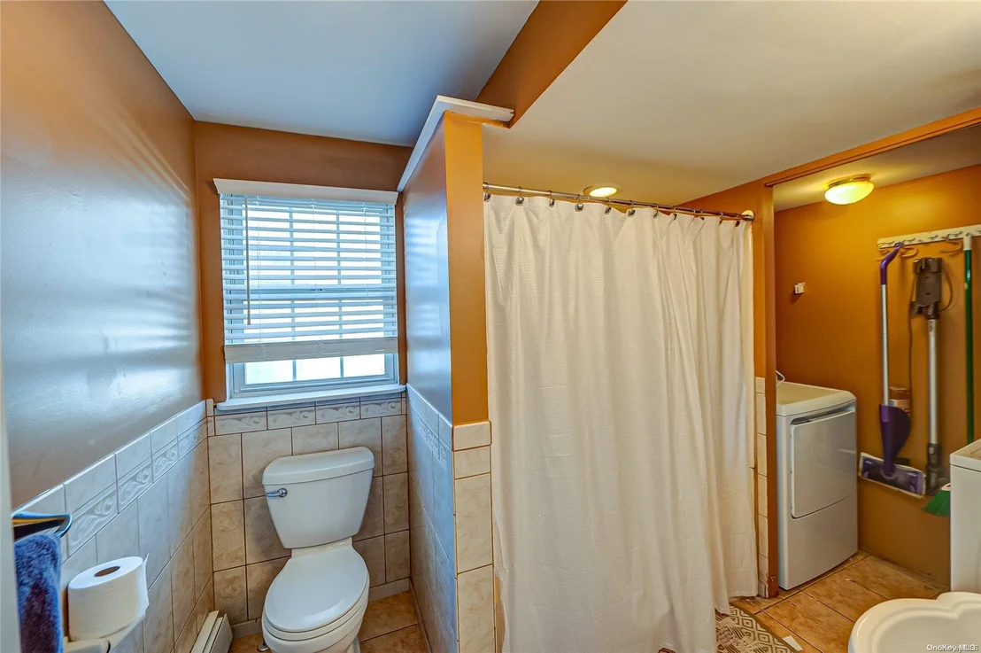 Photo of 79 Hallock Avenue