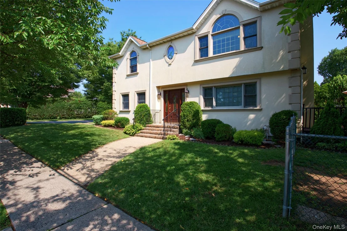 Photo of 75 Maple Street