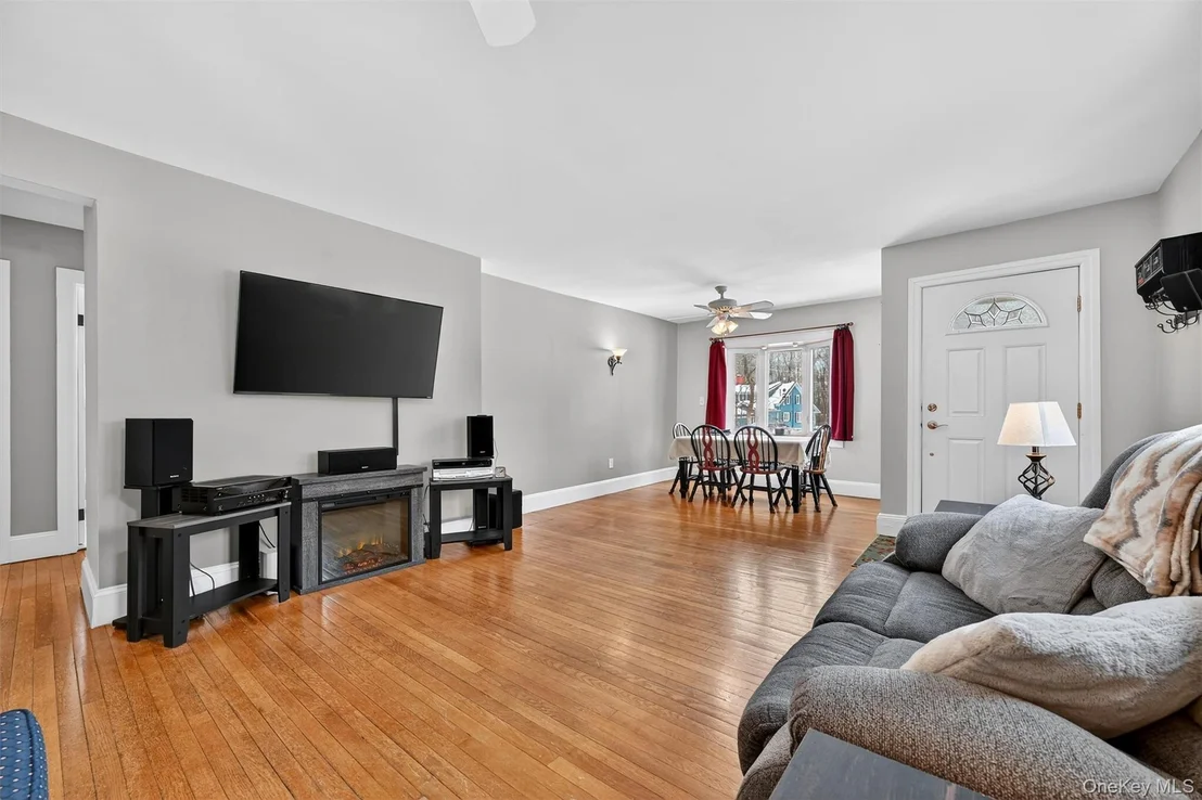 Photo of 51 Lakeside Road