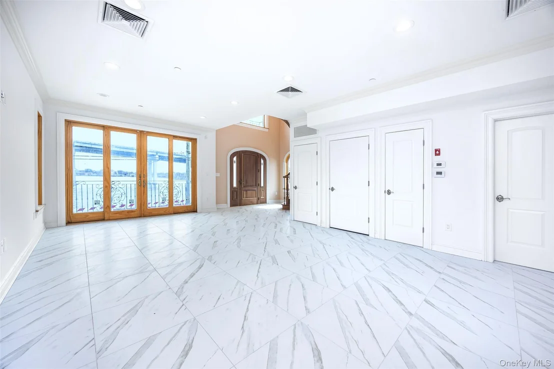 Photo of 10-42 Utopia Parkway