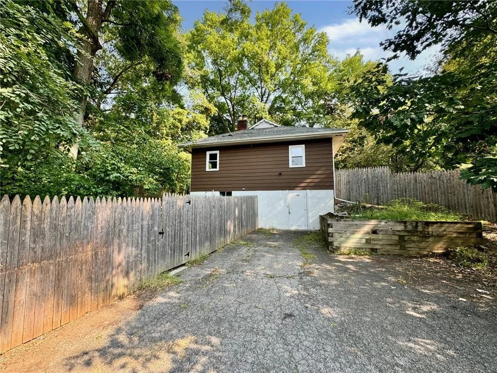 Photo of 2184 South Road