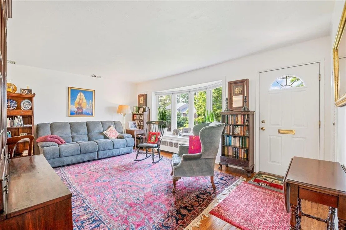 Photo of 7 Knoll Lane