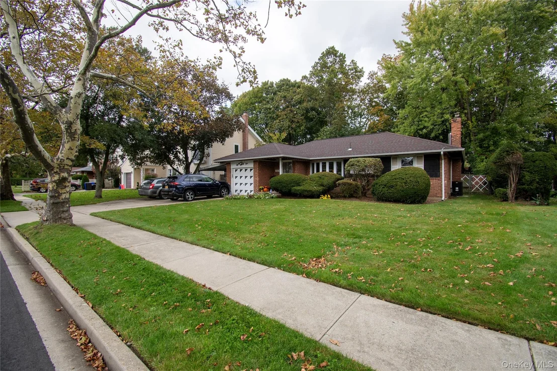 Photo of 891 School Drive