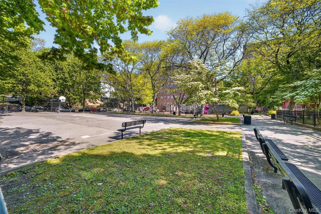 Photo of Unit 6A at 1 Bronxville Road