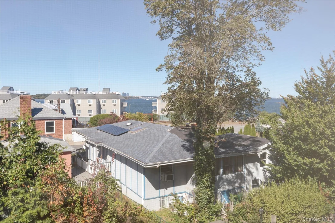 Photo of 223 Ditmars Street