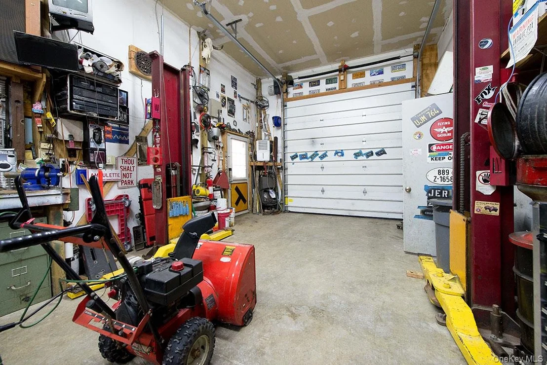 Photo of 1644 Lakes Road