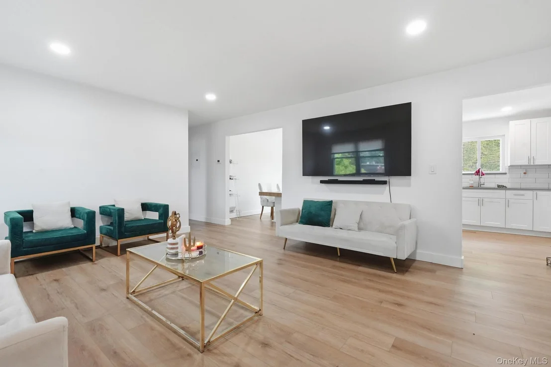 Photo of 841 Willow Road
