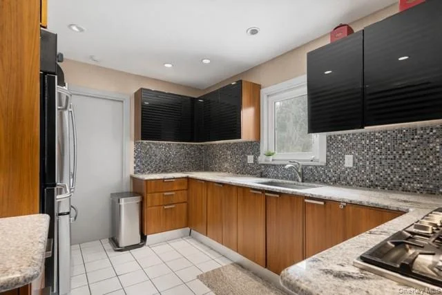 Photo of 890 Thompson Drive