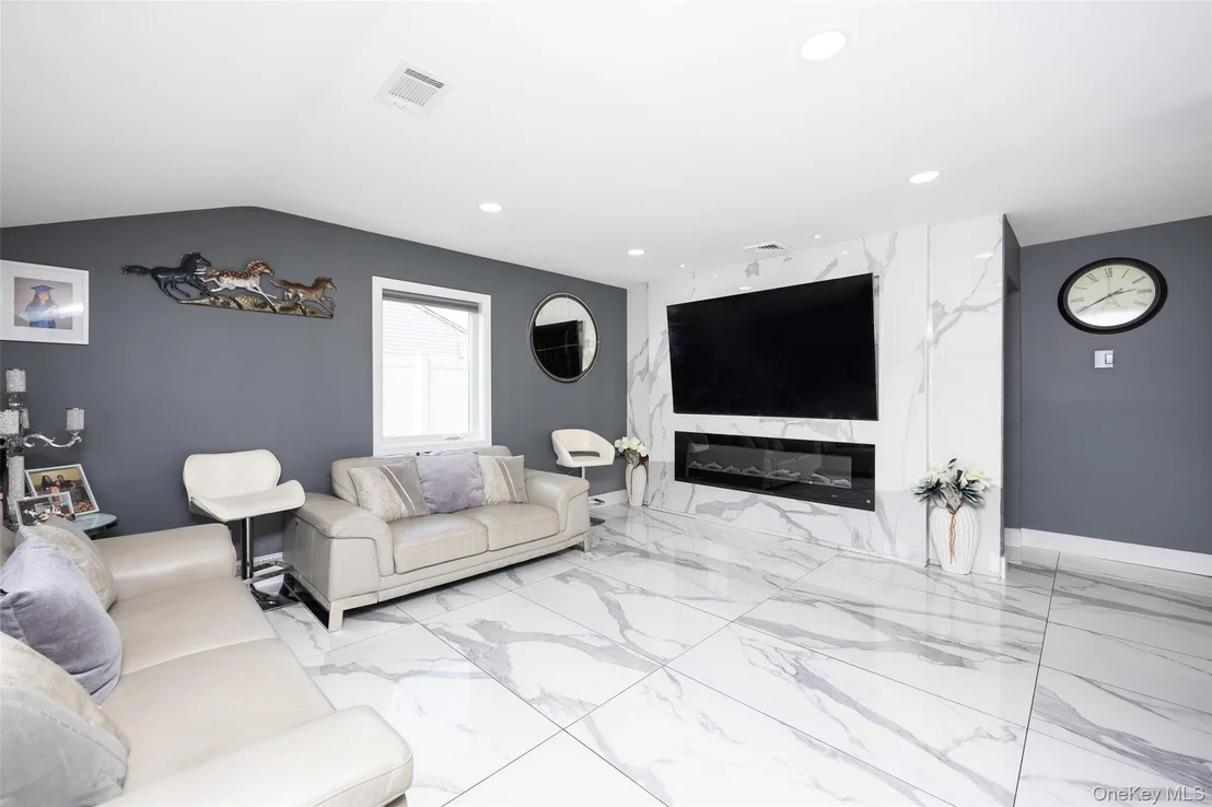 Photo of 4185 Harriet Road