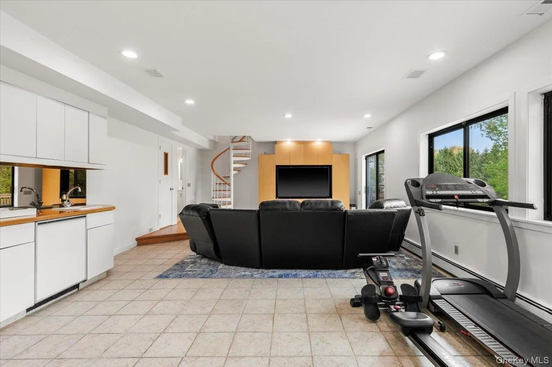 Photo of 3 Lakeside Drive