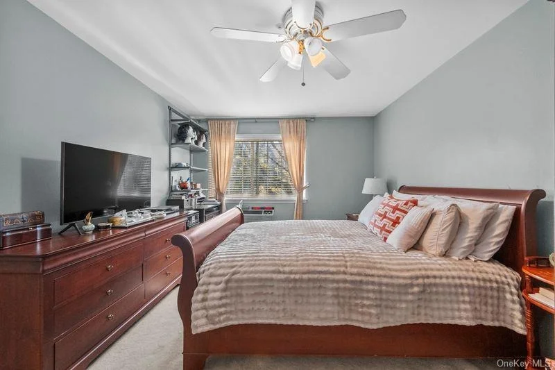 Photo of Unit 2H at 500 Pondside Drive