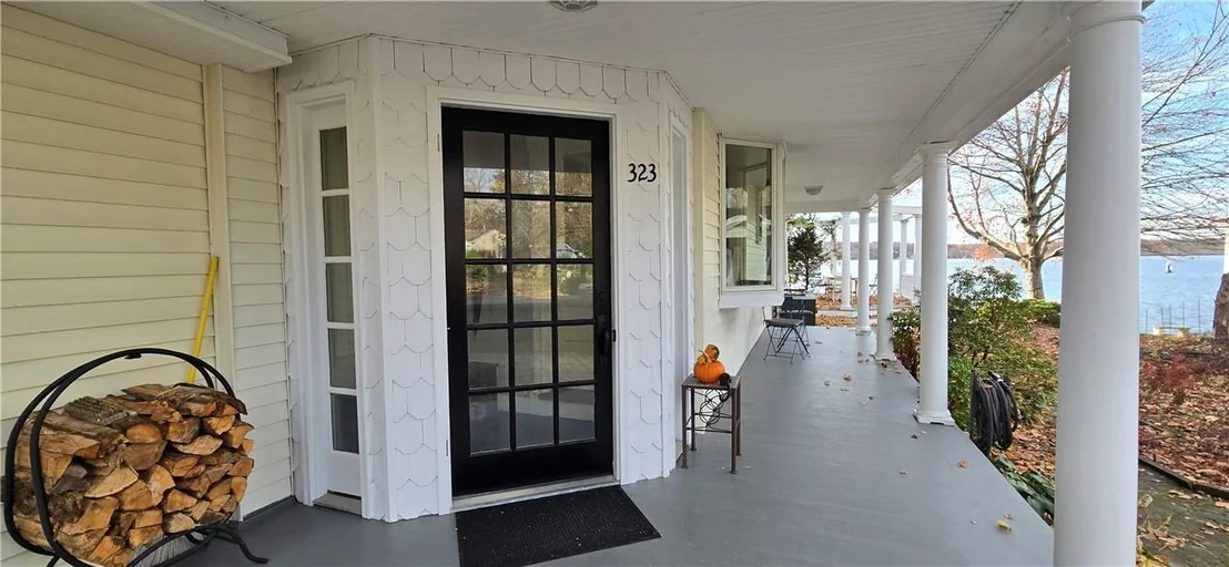 Photo of 323 Lakeside Road