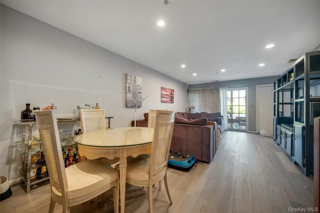 Photo of 1102 Pondside Drive