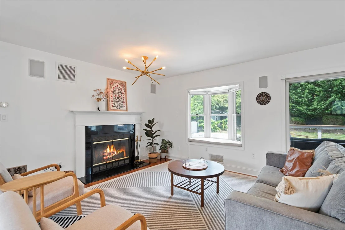 Photo of 10 Lillian Lane