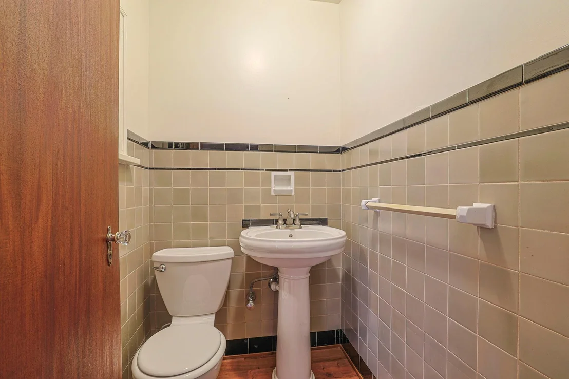 Photo of 7 Commonwealth Avenue