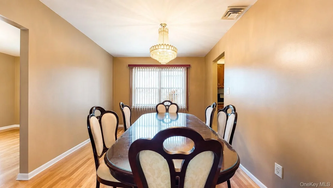 Photo of 336 W Valley Stream Boulevard