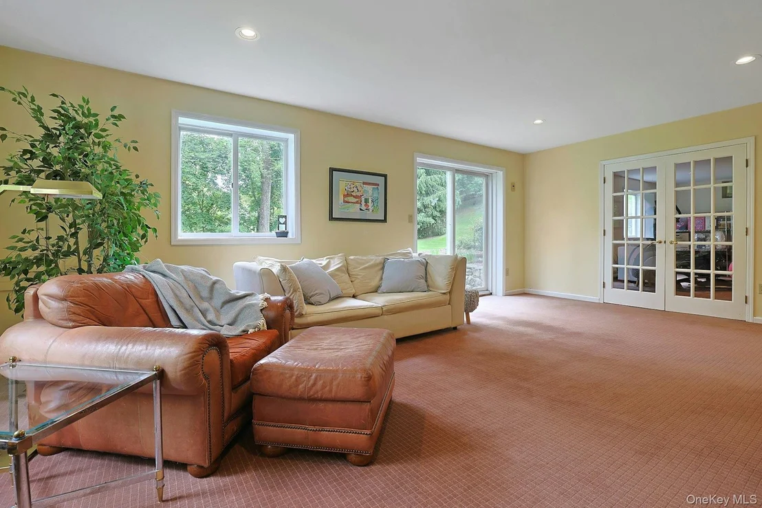 Photo of 77 Central Drive