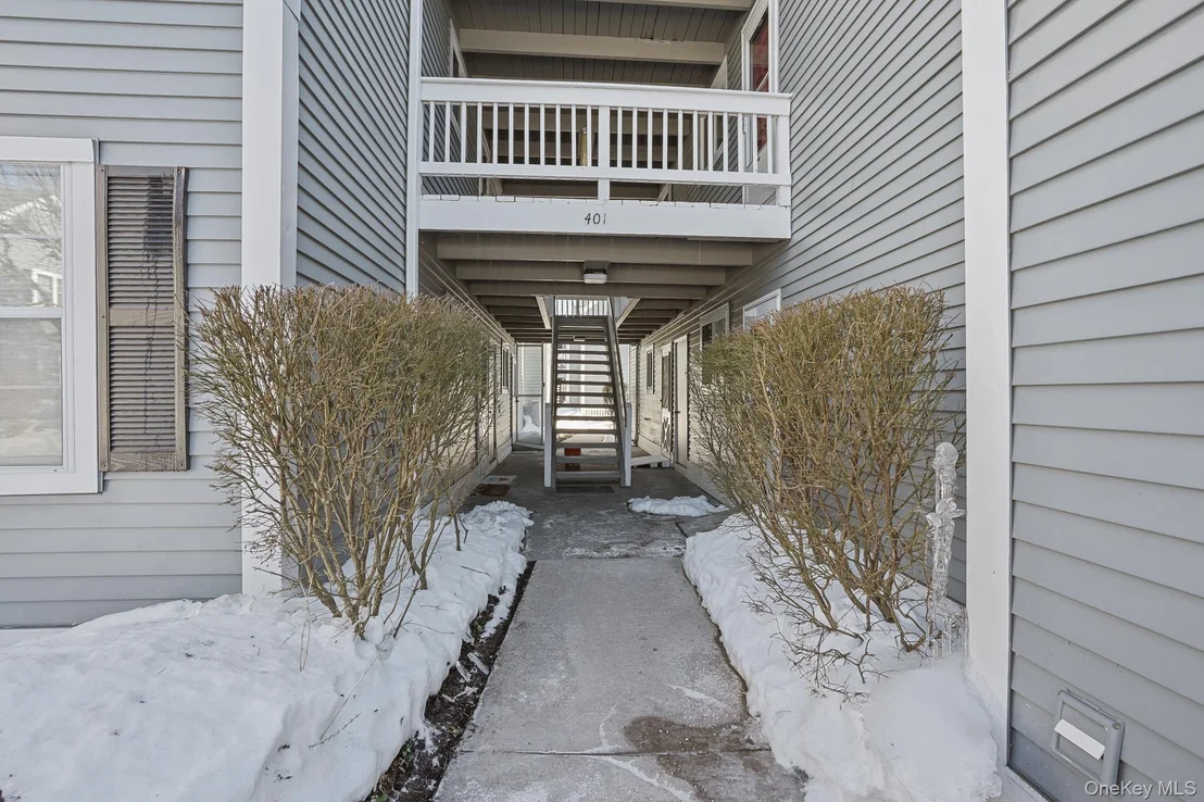 Photo of Unit H at 401 Commons Way