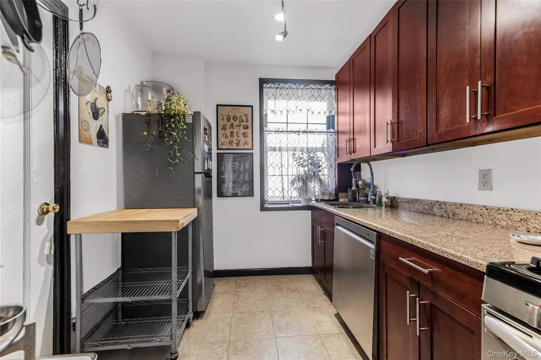 Photo of Unit 6C at 808 Bronx River Road